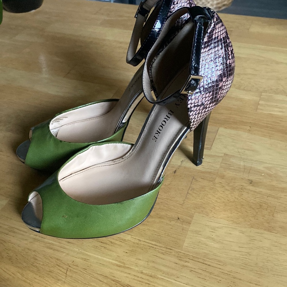 Audrey Brooke Green and Snakeskin Heels